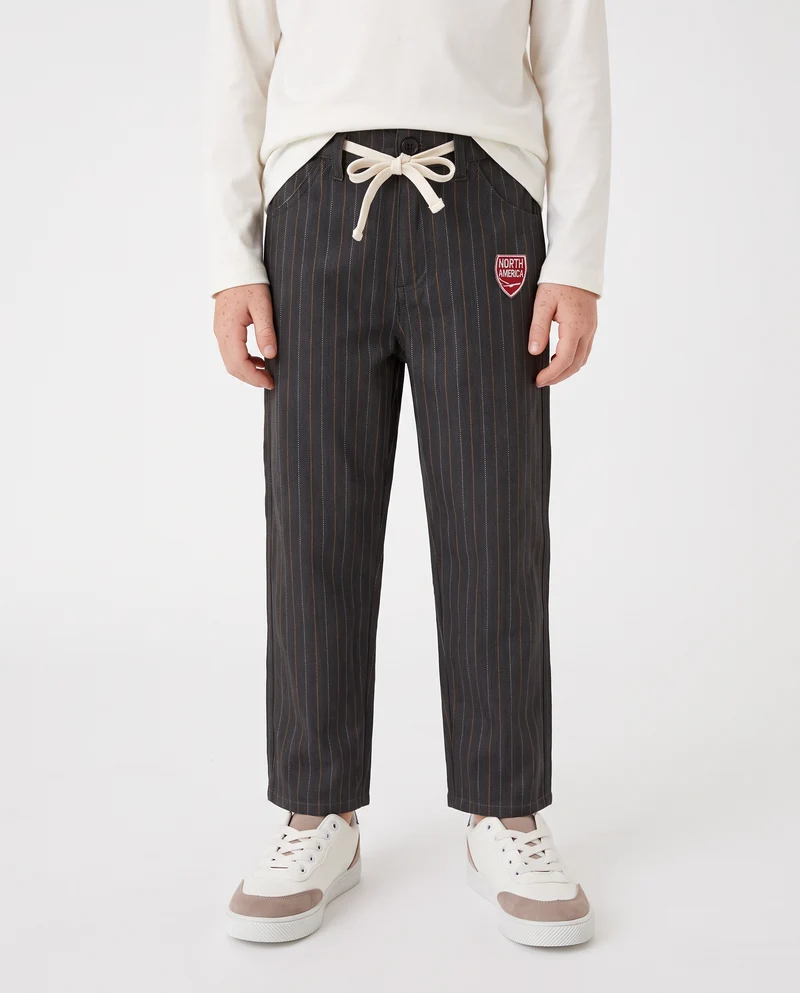 Pantaloni a righe con toppa e cintura - Righe