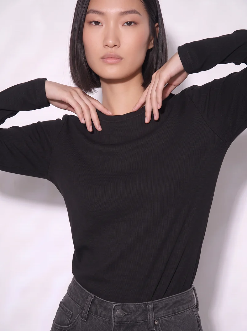 T-shirt basica manica lunga girocollo - Nero