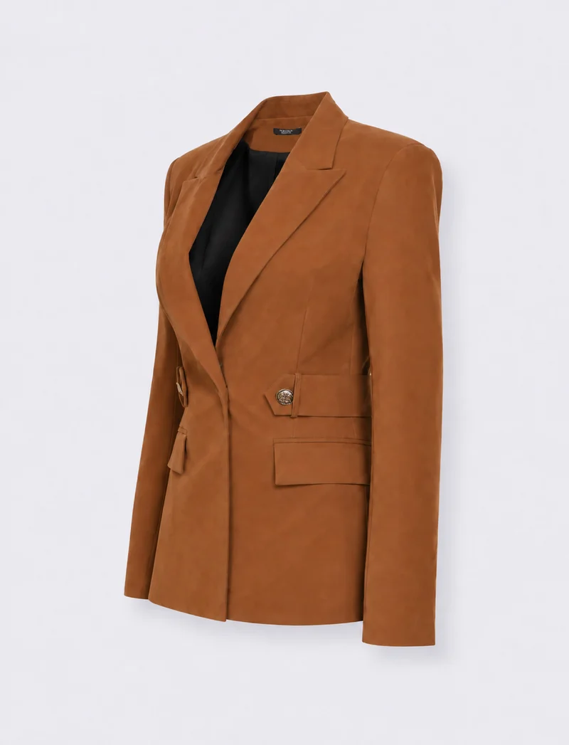 Giacca slim in tessuto fluido con bottone nascosto - Cammello