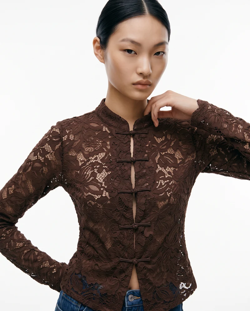 Camicia in pizzo con colletto alla coreana e alamari - Moro