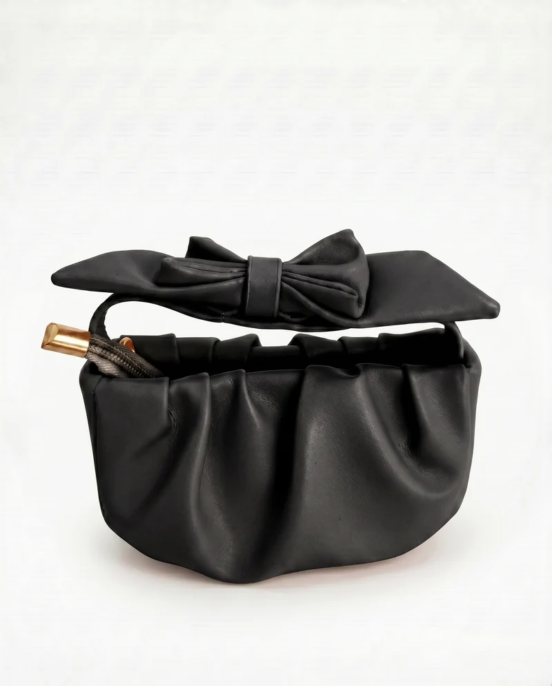Borsetta arricciata con fiocco grande - Nero