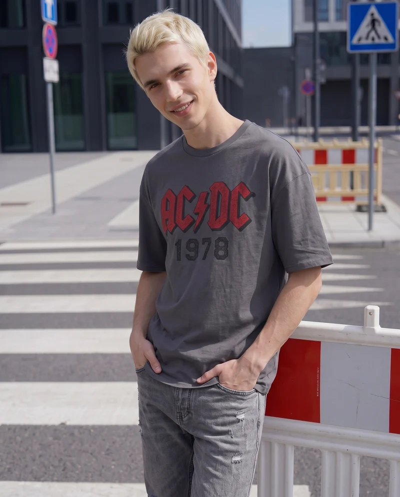 T-Shirt AC DC Uomo Girocollo Boxy Fit - Grigio piombo