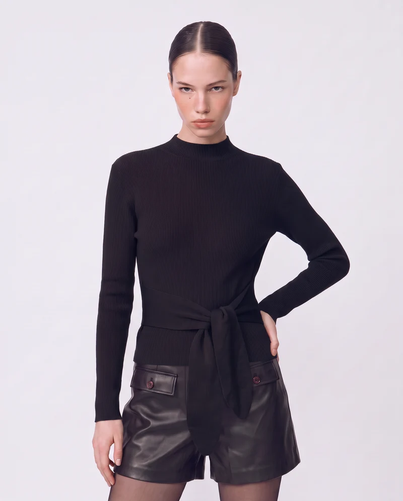 Maglia a collo alto con nodo in vita - Nero