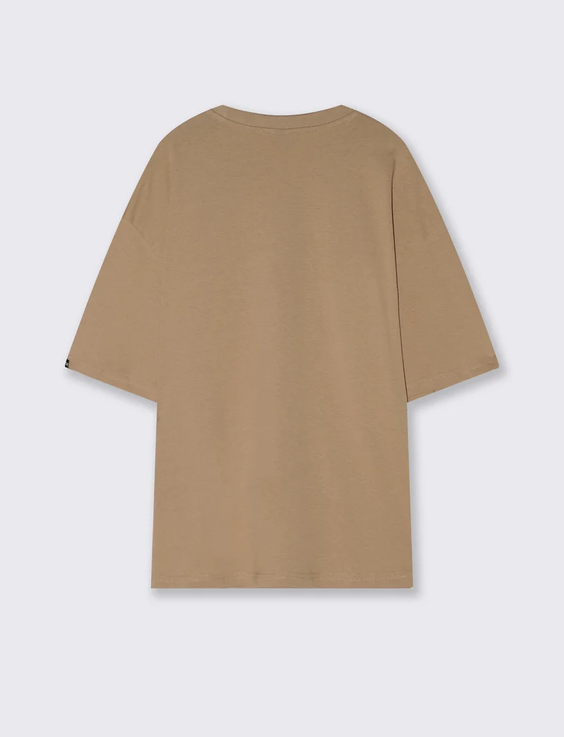 T-shirt One Piece uomo in cotone boxy fit - biscotto