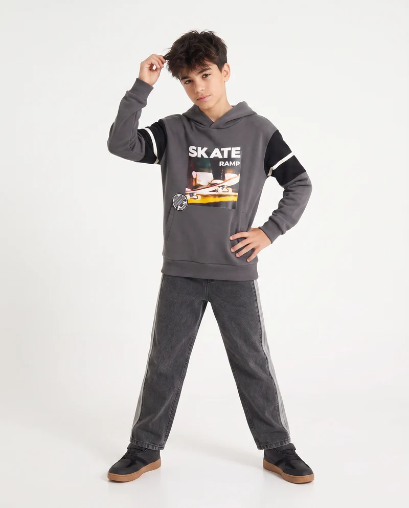 Felpa con cappuccio dallo stile college - Grigio piombo