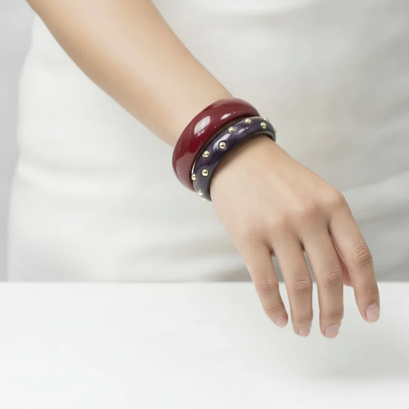Bracciali rigidi in plastica con borchie - Rosso