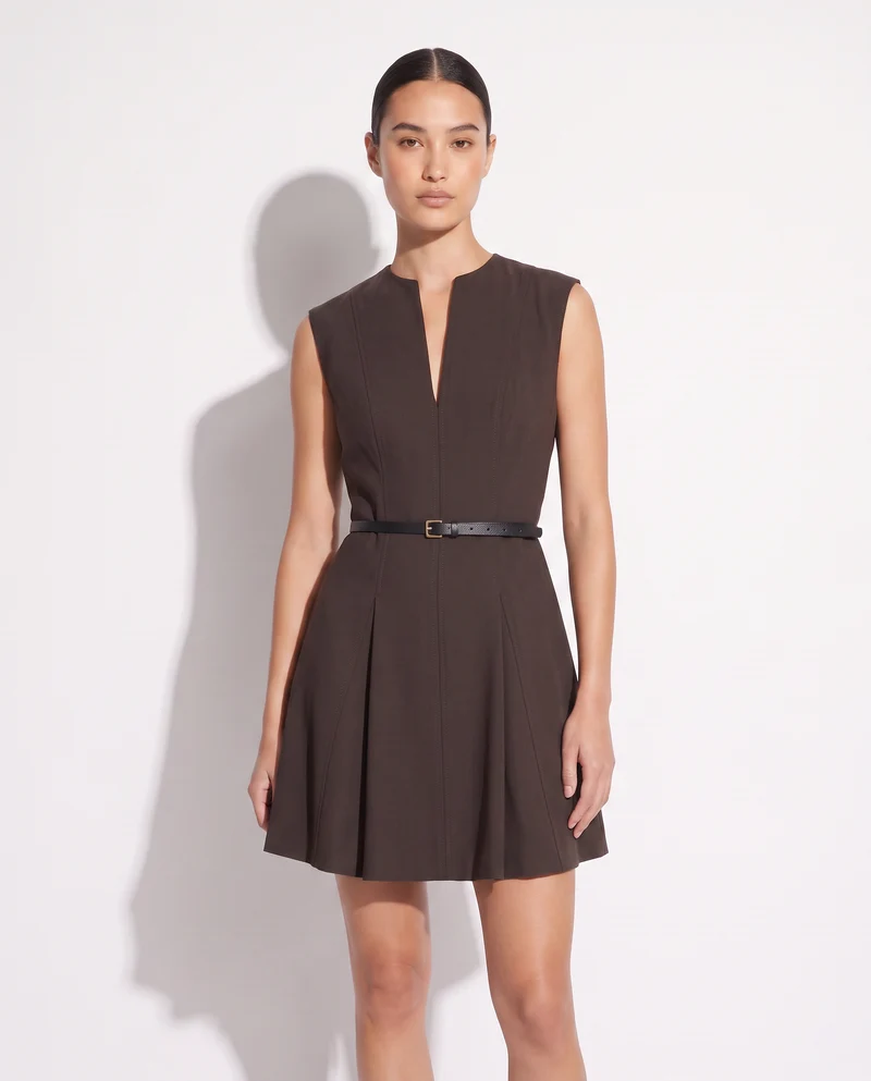 Vestito smanicato con cintura in vita - Moro