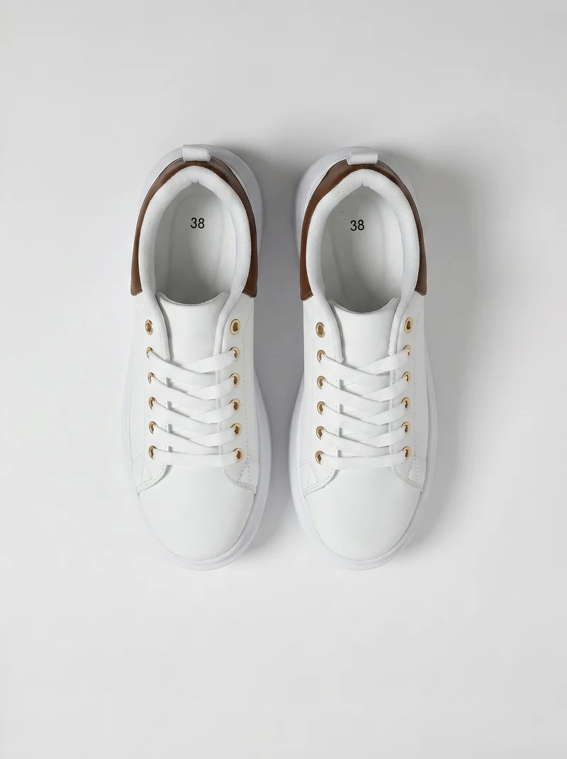 Sneakers minimal bianche con dettaglio beige - Bianco