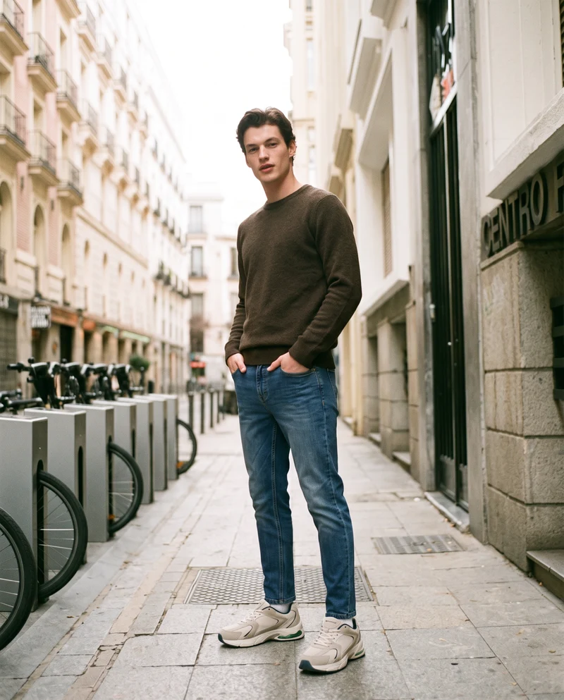 Maglia Girocollo Basic in Filato Comfort - Moro