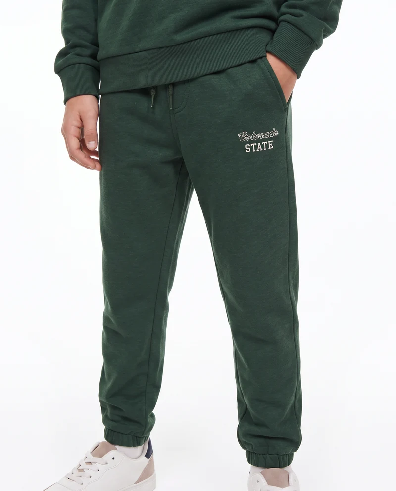 Jogger college con ricamo e tasche - Verde abete