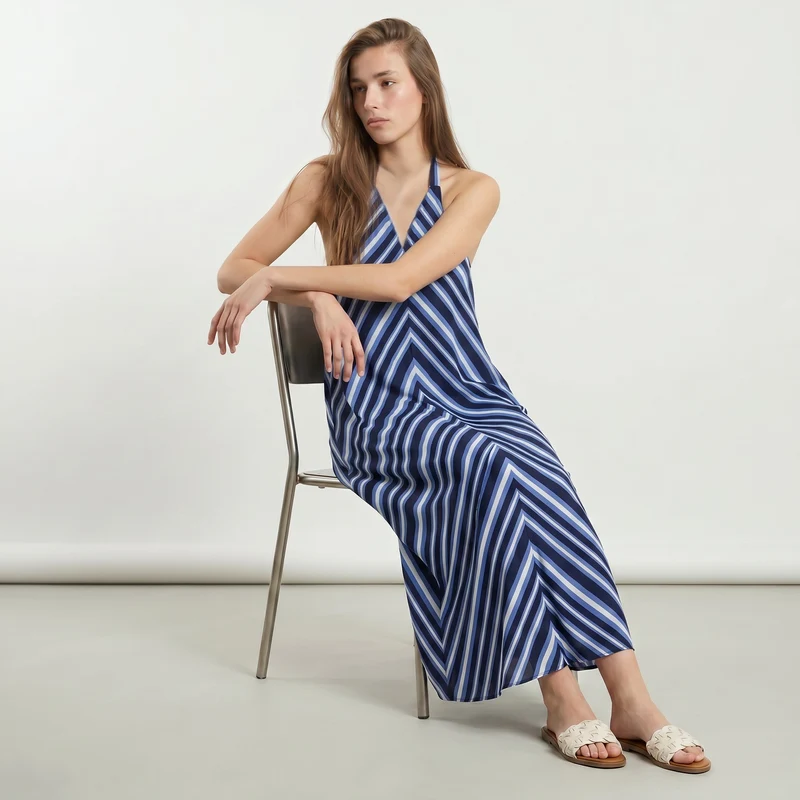 Vestito lungo con scollo a V e nodo - var 1