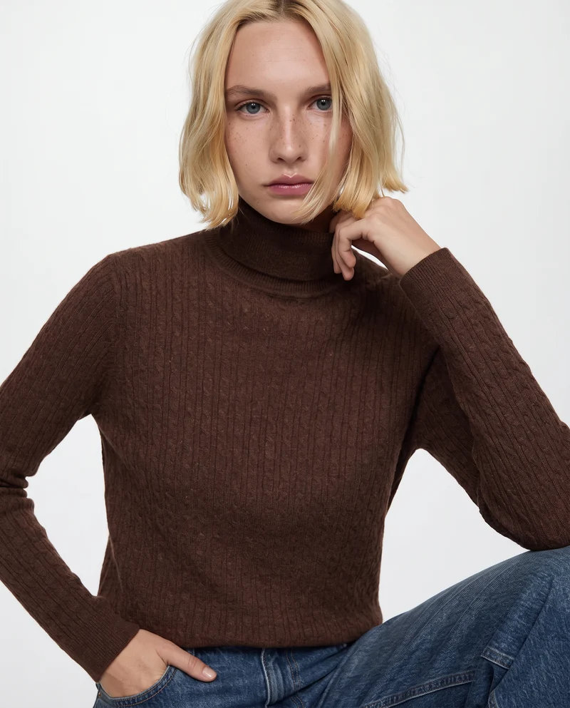 Maglia a trecce con collo alto - Marrone tabacco