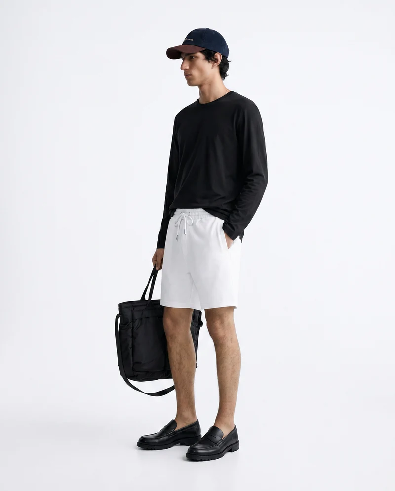 T-shirt slim fit a coste girocollo - Nero