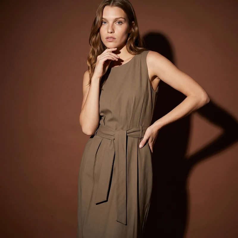 Abito midi halter con cintura in vita - Grigio fango