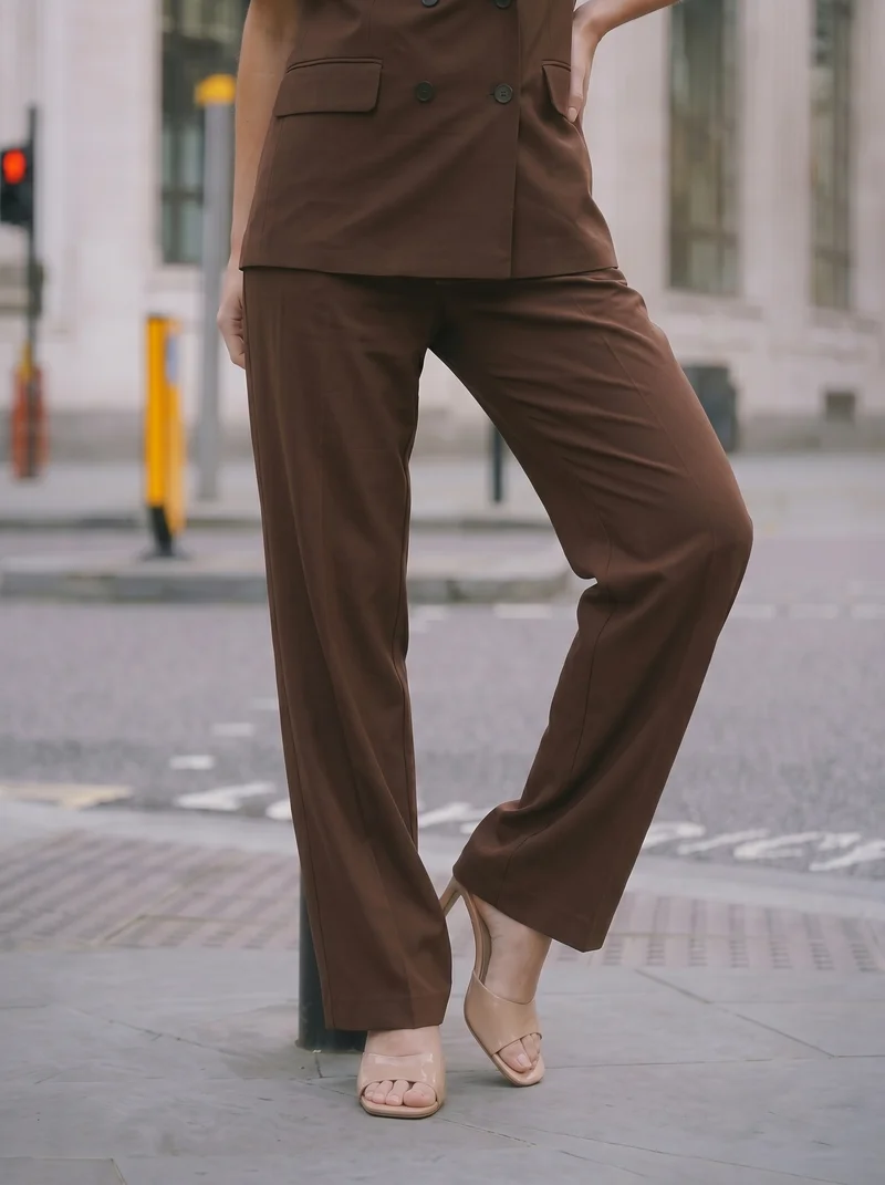 Pantalone a vita alta con elastico largo - Marrone cioccolato