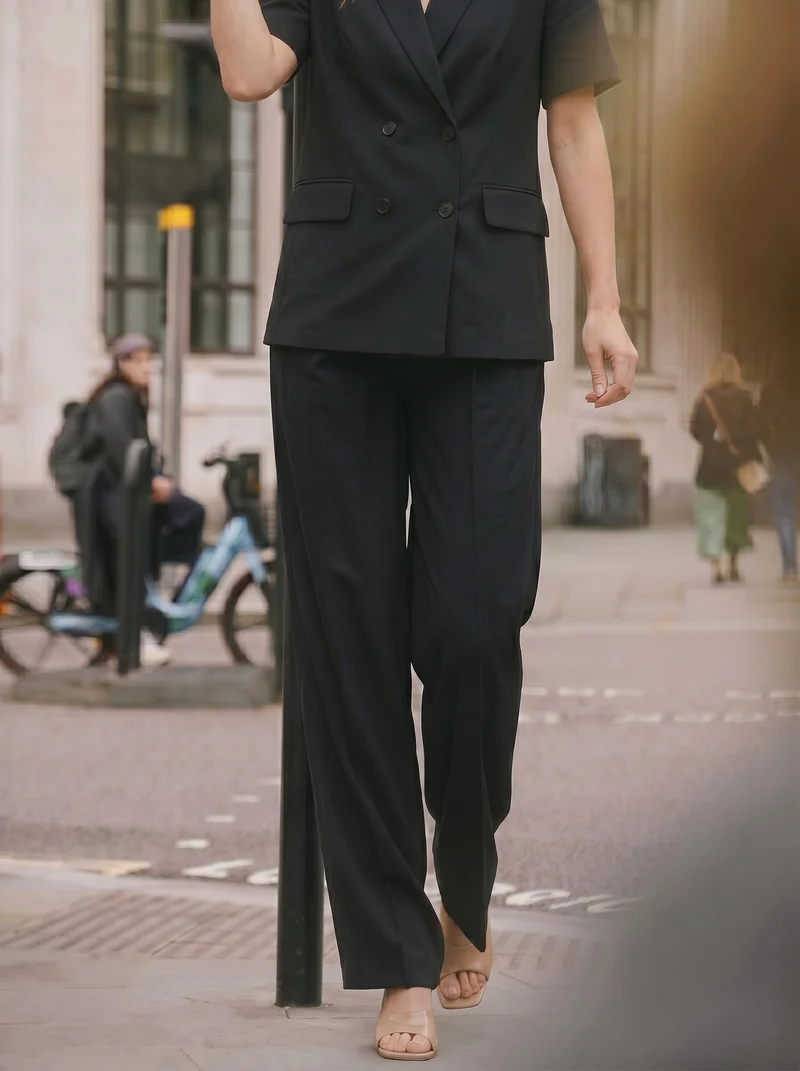 Pantalone a vita alta con elastico largo - Nero