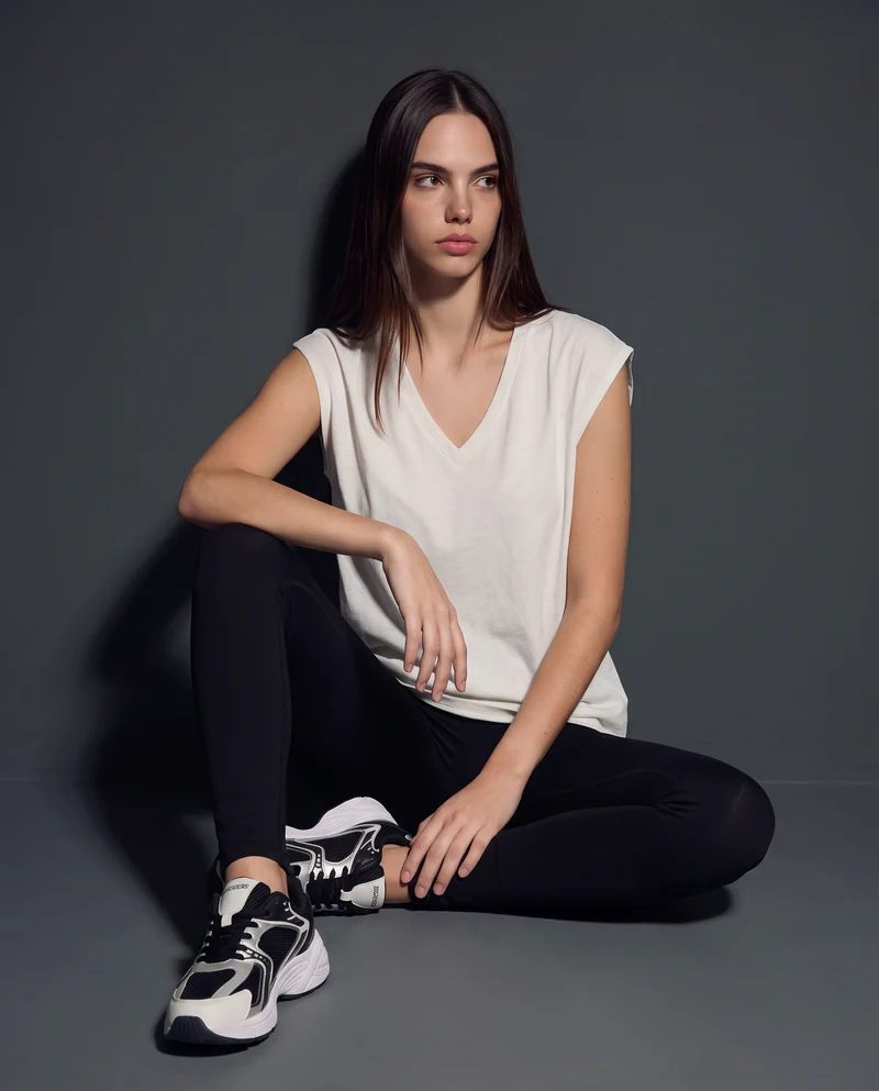 T-Shirt Basica in Cotone con Scollo a V - Avorio