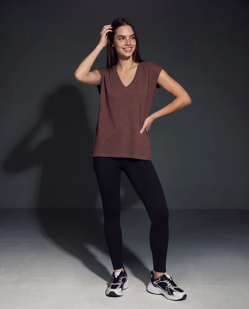 T-Shirt Basica in Cotone con Scollo a V - Rosso amarena