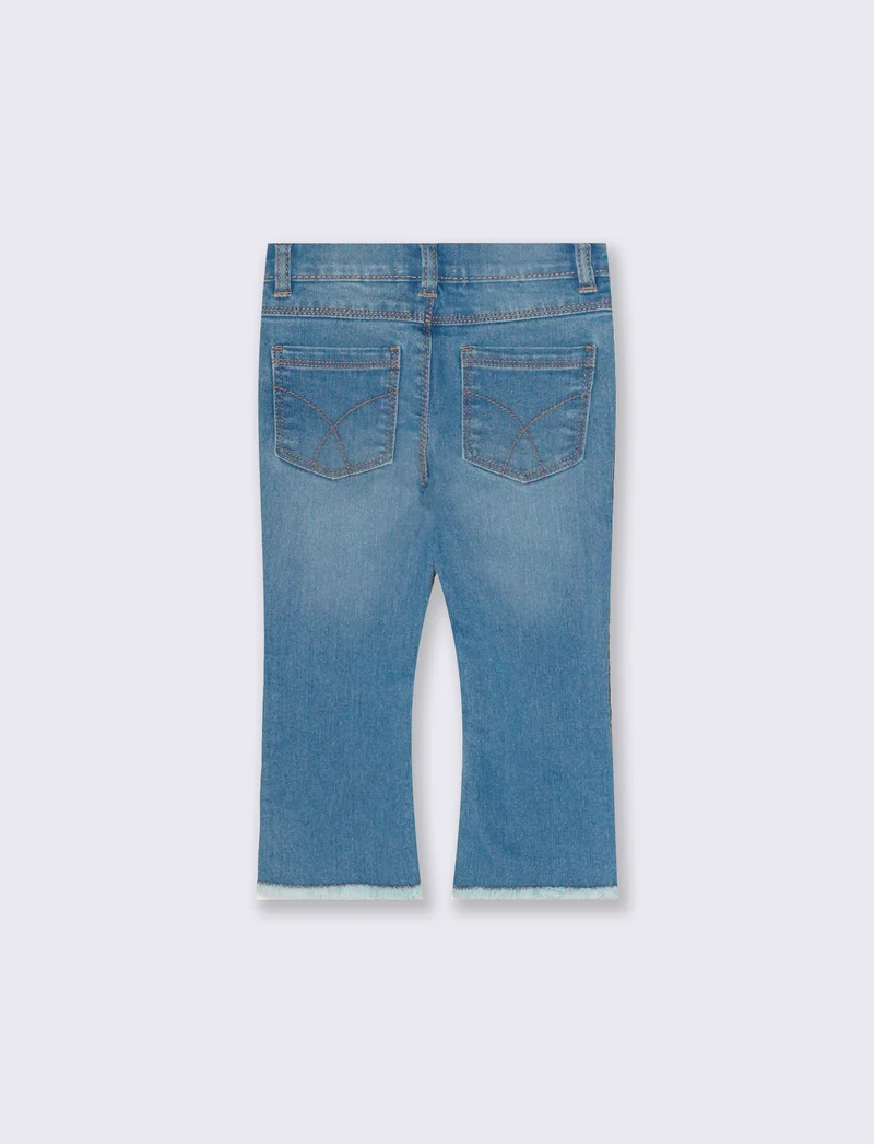 Jeans a Zampa per uno Stile Trendy - Denim