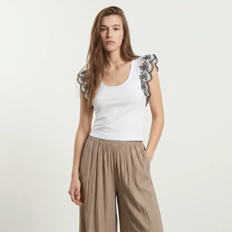 T-shirt con maniche in pizzo sangallo - Bianco