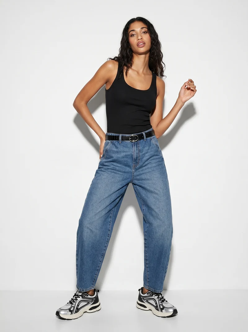 Top a Costine con Scollo Madonna - Nero