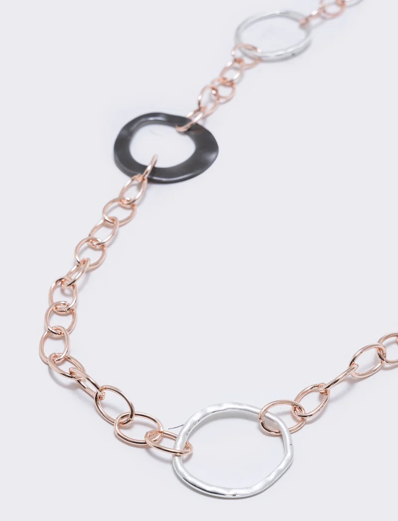 Collana lunga con cerchi effetto perla - Rosa