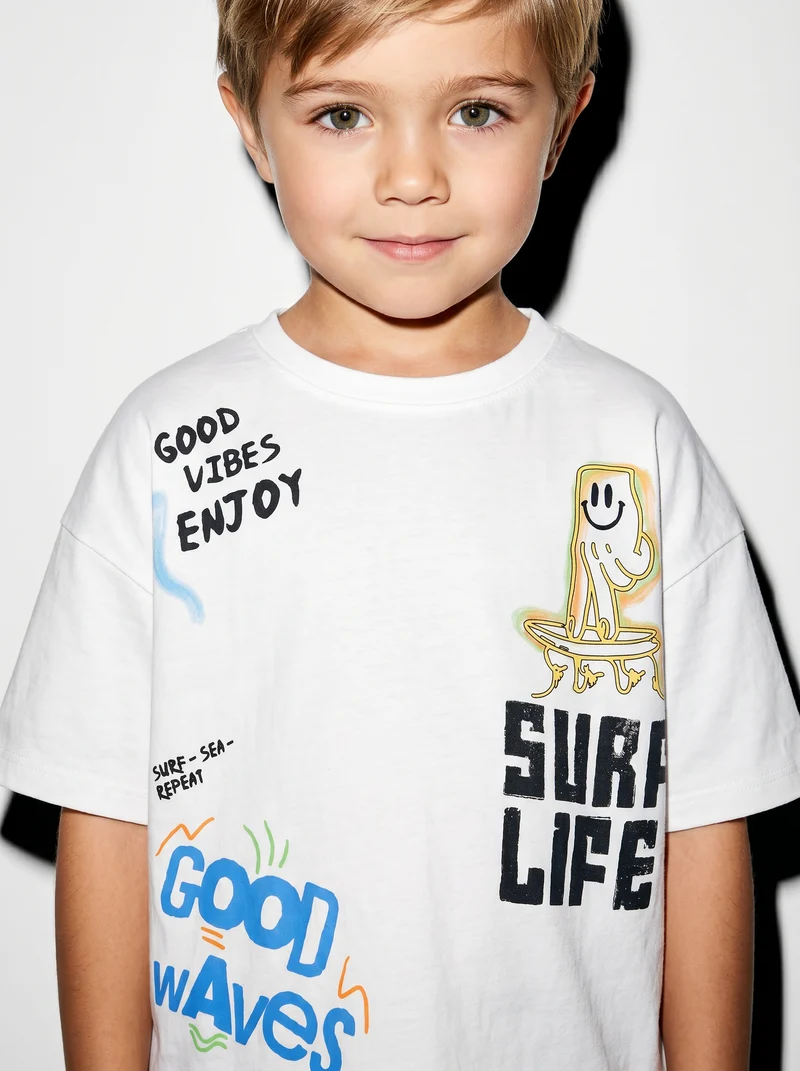 T-shirt surf graffiti over con stampa maxi - Bianco