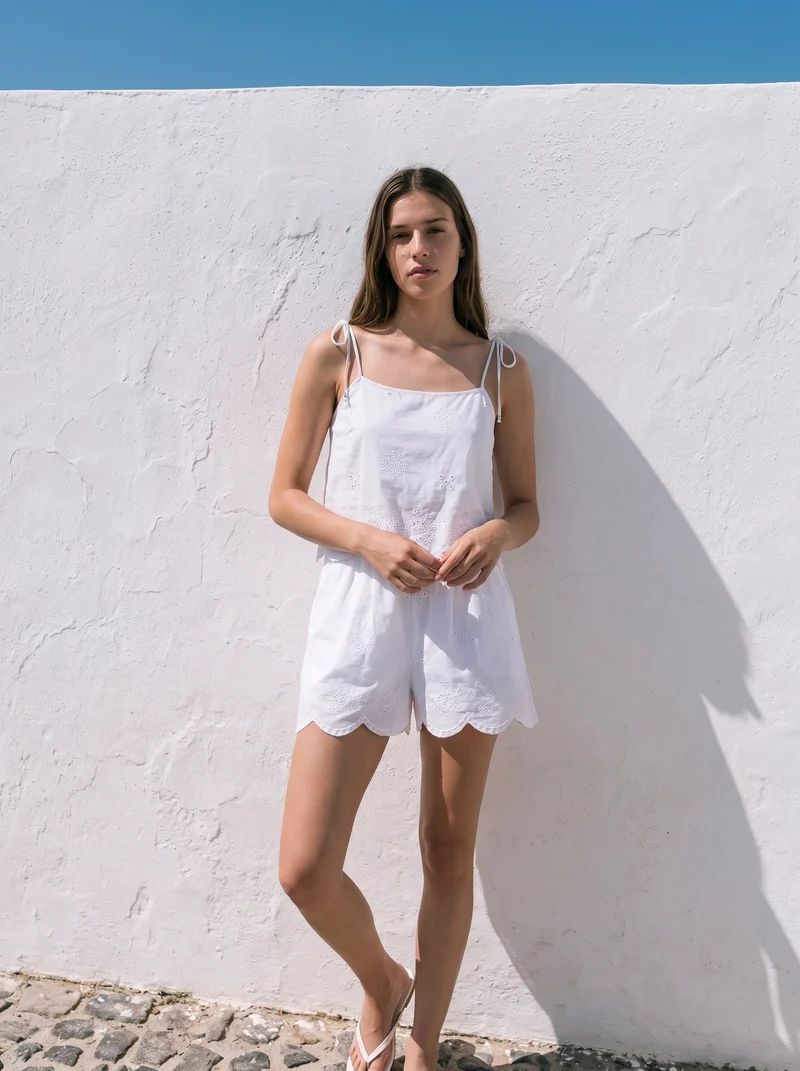 Top con Pizzo e Bretelle con Fiocco - Bianco