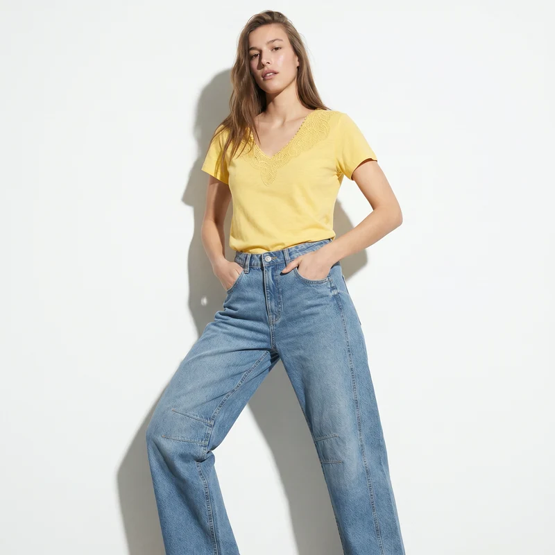 T-Shirt con Passamaneria Scollo V - Giallo