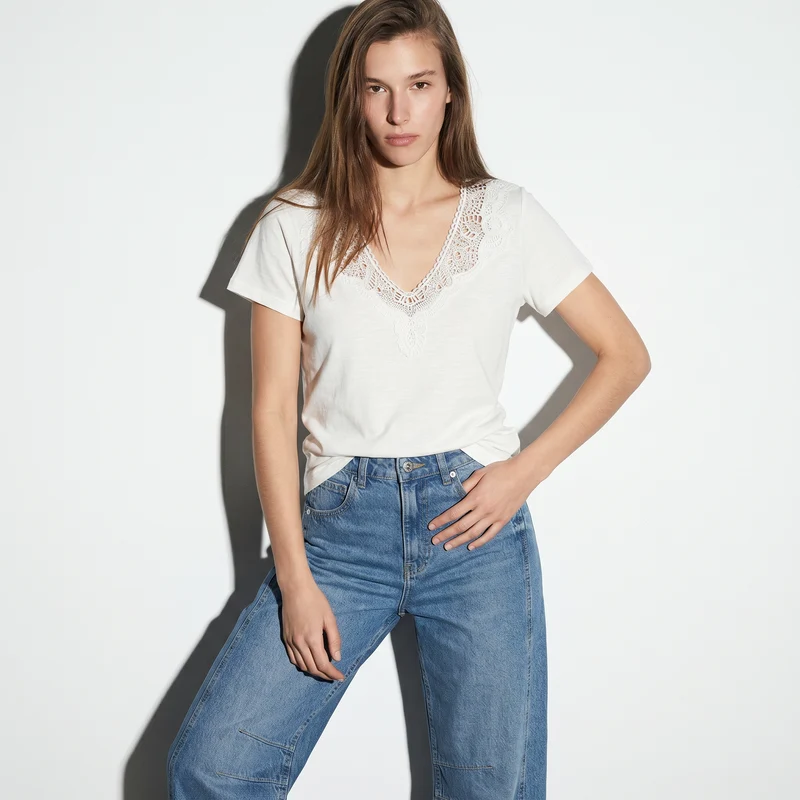 T-Shirt con Passamaneria Scollo V - Bianco latte