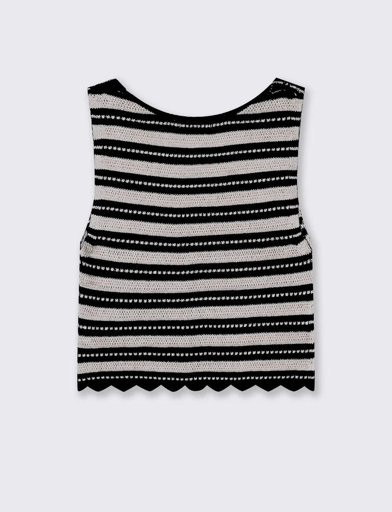 Canotta corta in crochet con scollo a V - var 1