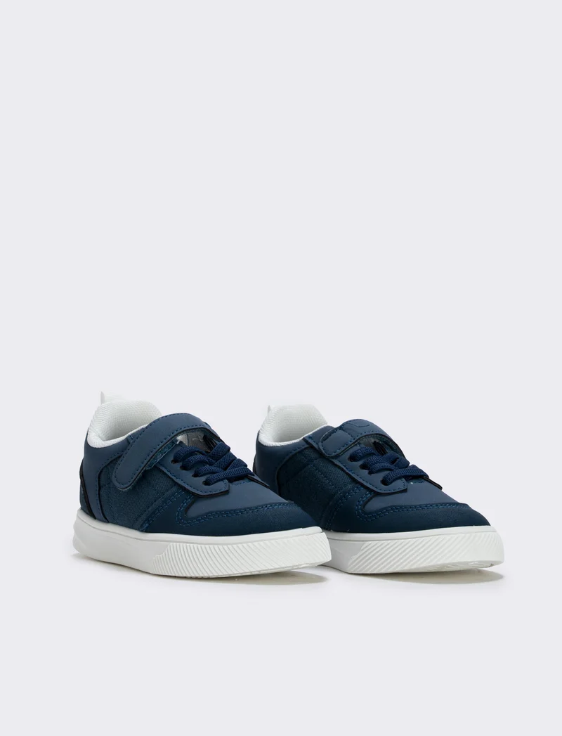 Sneakers da bambino con lacci e strappi - Blu