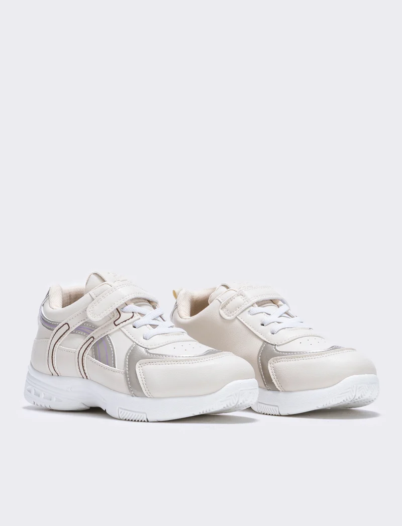 Sneakers beige da bambina con strappo - Beige