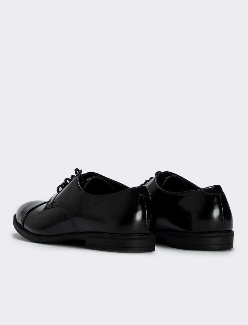 Scarpa stringata lucida in poliuretano nero - Nero
