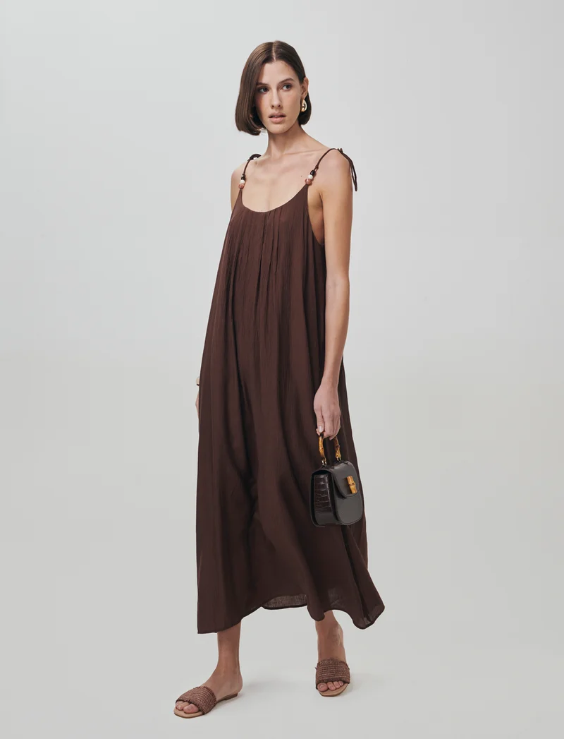 Vestito lungo leggero con pieghe e fiocco - Marrone cioccolato