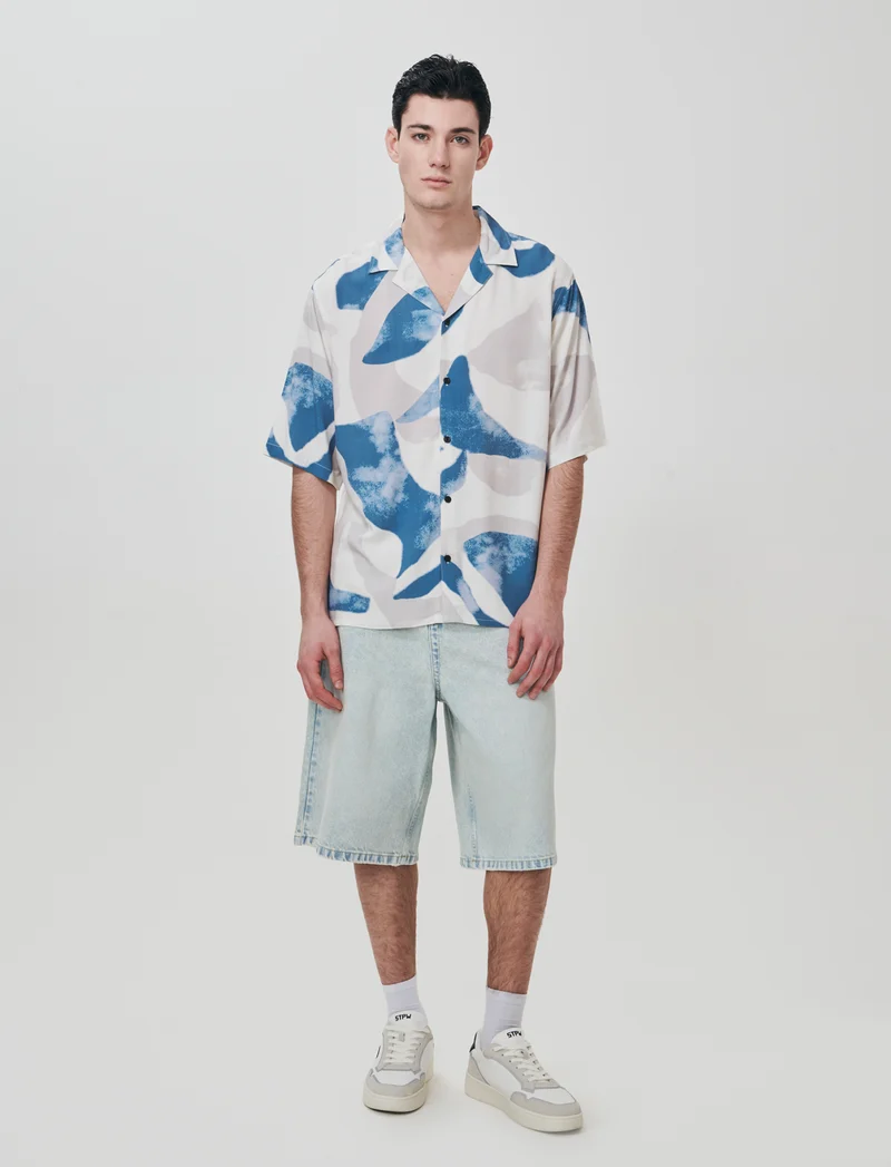 Bermuda Jeans Skater Fit in Denim Slavato - Denim chiaro