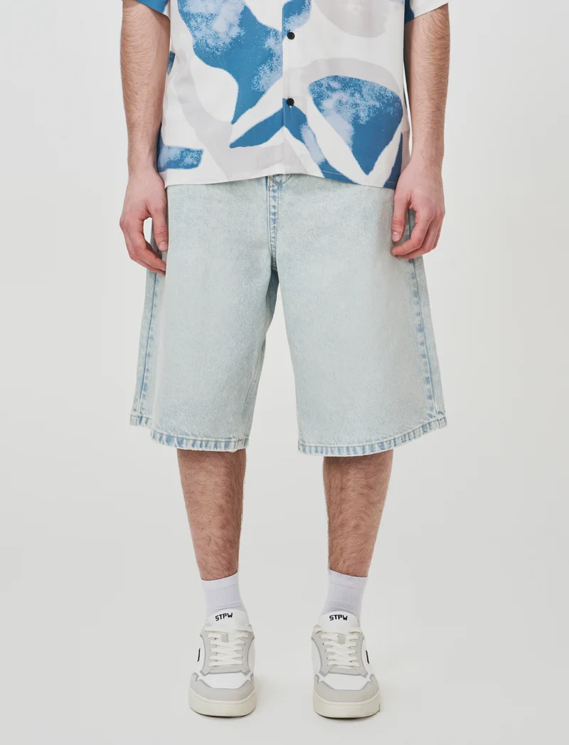 Bermuda Jeans Skater Fit in Denim Slavato - Denim chiaro