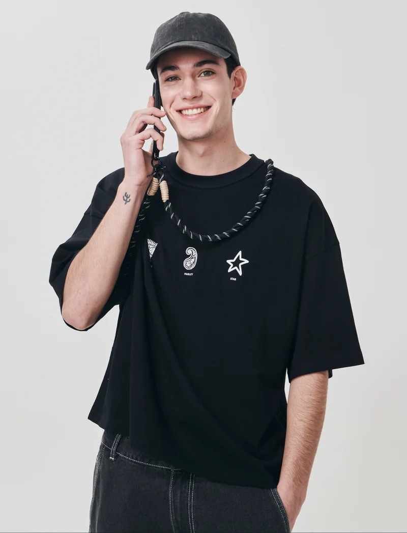 T-shirt boxy fit con stampe e ricami - Nero