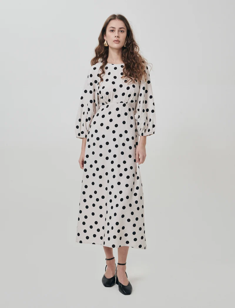Vestito lungo con maniche e laccetto vita - var 1