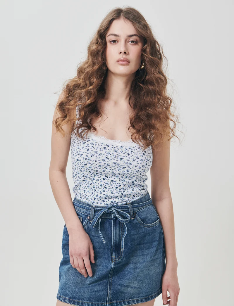 Top in cotone con scollo madonna e fiocco - var 2