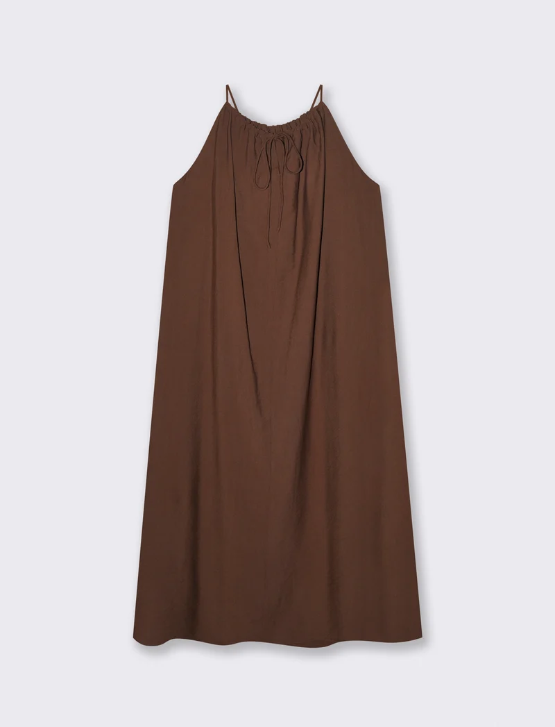 Vestito lungo con collo arricciato e svasato - Marrone cioccolato