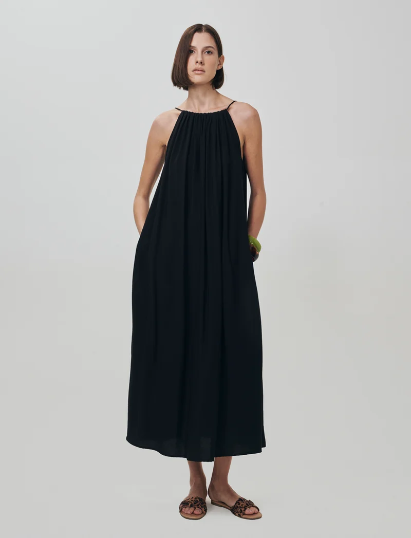 Vestito lungo con collo arricciato e svasato - Nero