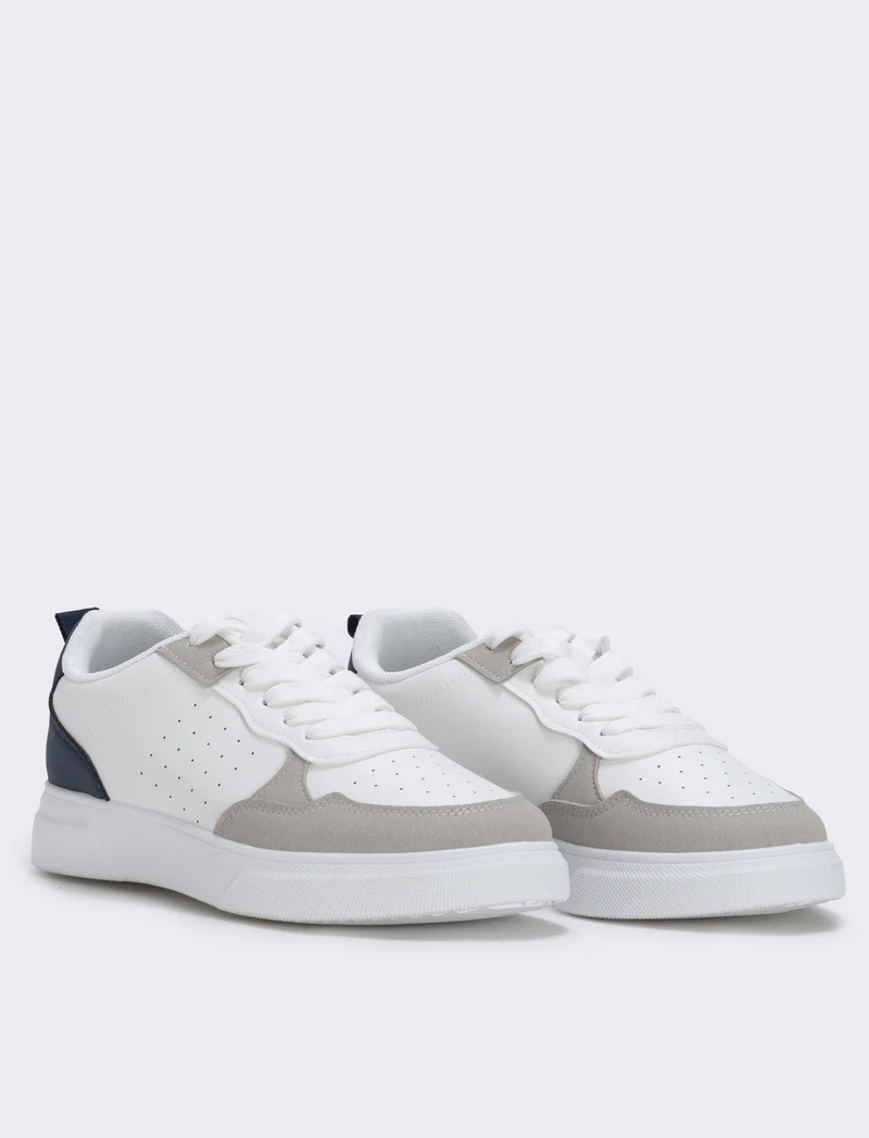 Sneakers bianche con riporti a contrasto - Bianco