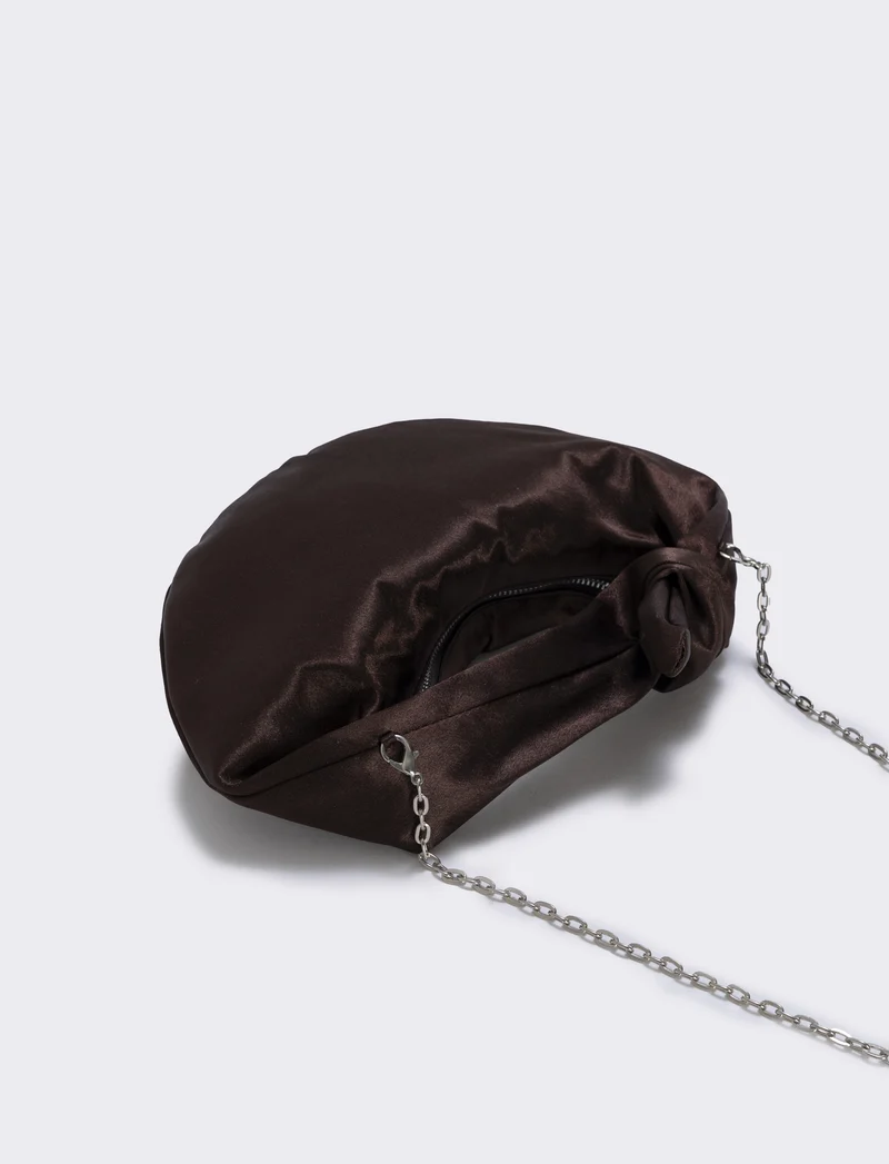 Borsetta satin con nodo e tracollina elegante - Moro