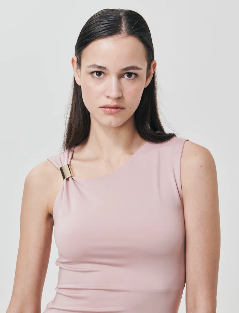 Top asimmetrico con dettaglio gioiello - Rosa antico