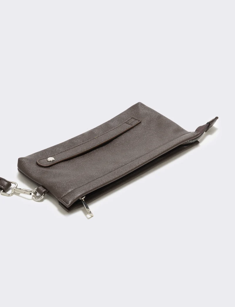 Pochette uomo con zip elegante e pratica - Moro
