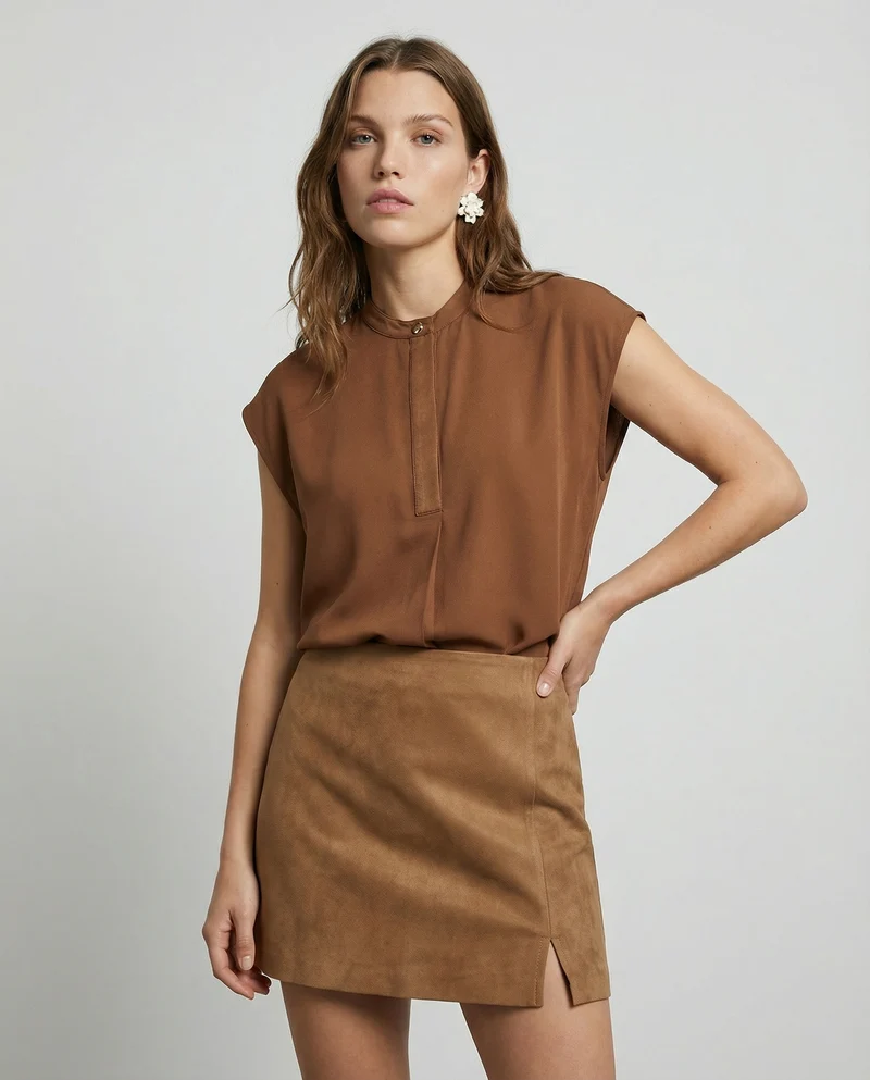 Blusa con colletto coreano e spacchi - Marrone tabacco