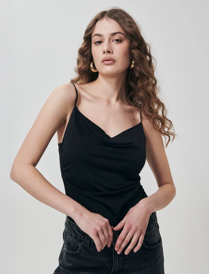 Body con spalline e scollo morbido - Nero