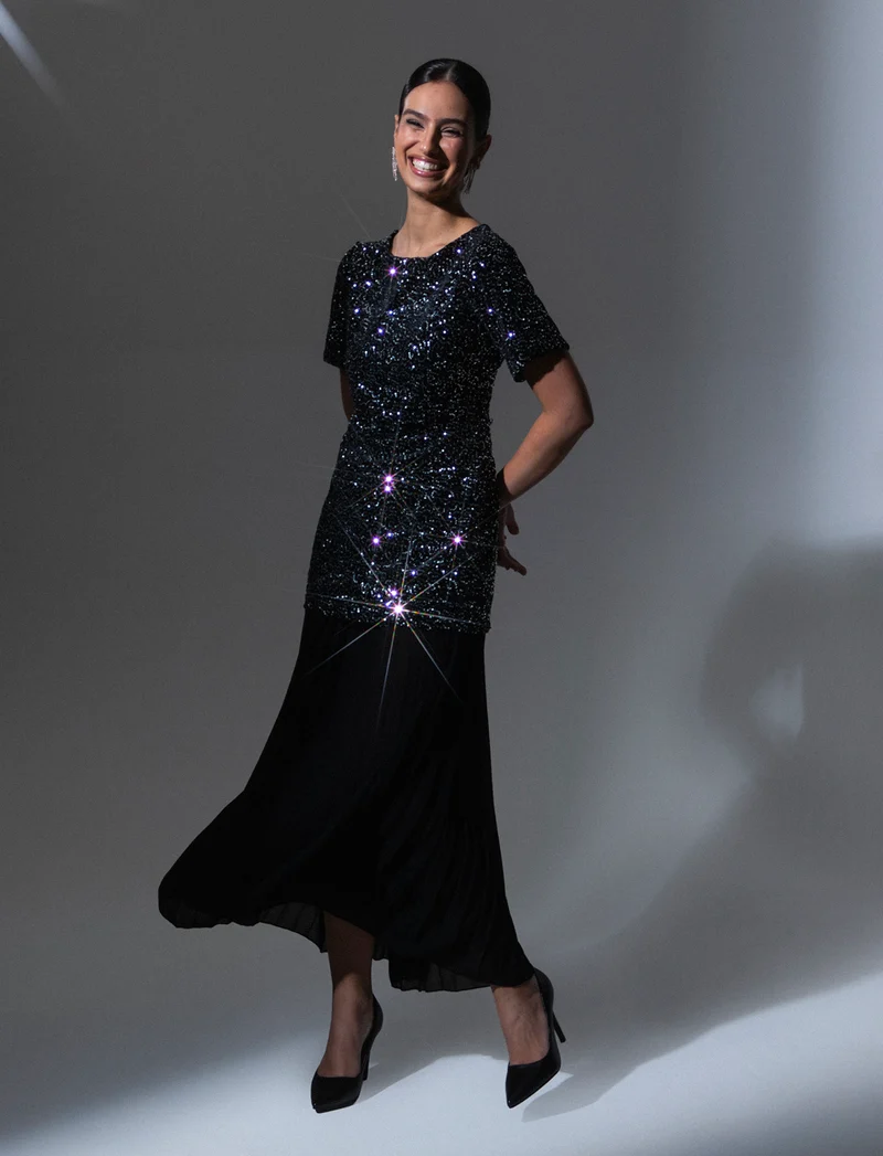 Vestito con maniche corte in paillettes e georgette plisset - Argento