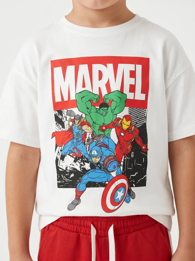 T-shirt Marvel: must-have per giovani fan - var 1